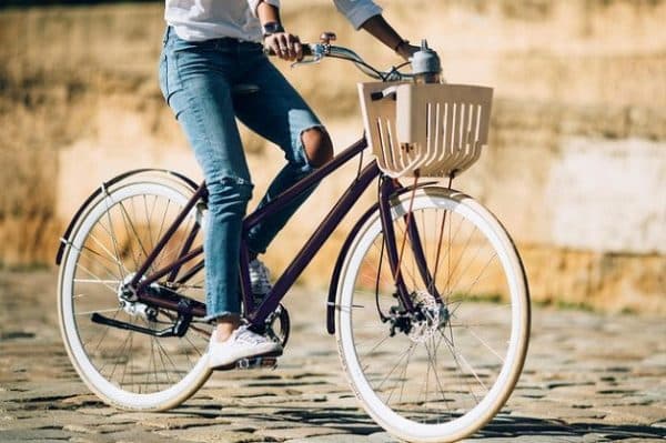 Đau thần kinh tọa có nên đạp xe là thắc mắc của nhiều người