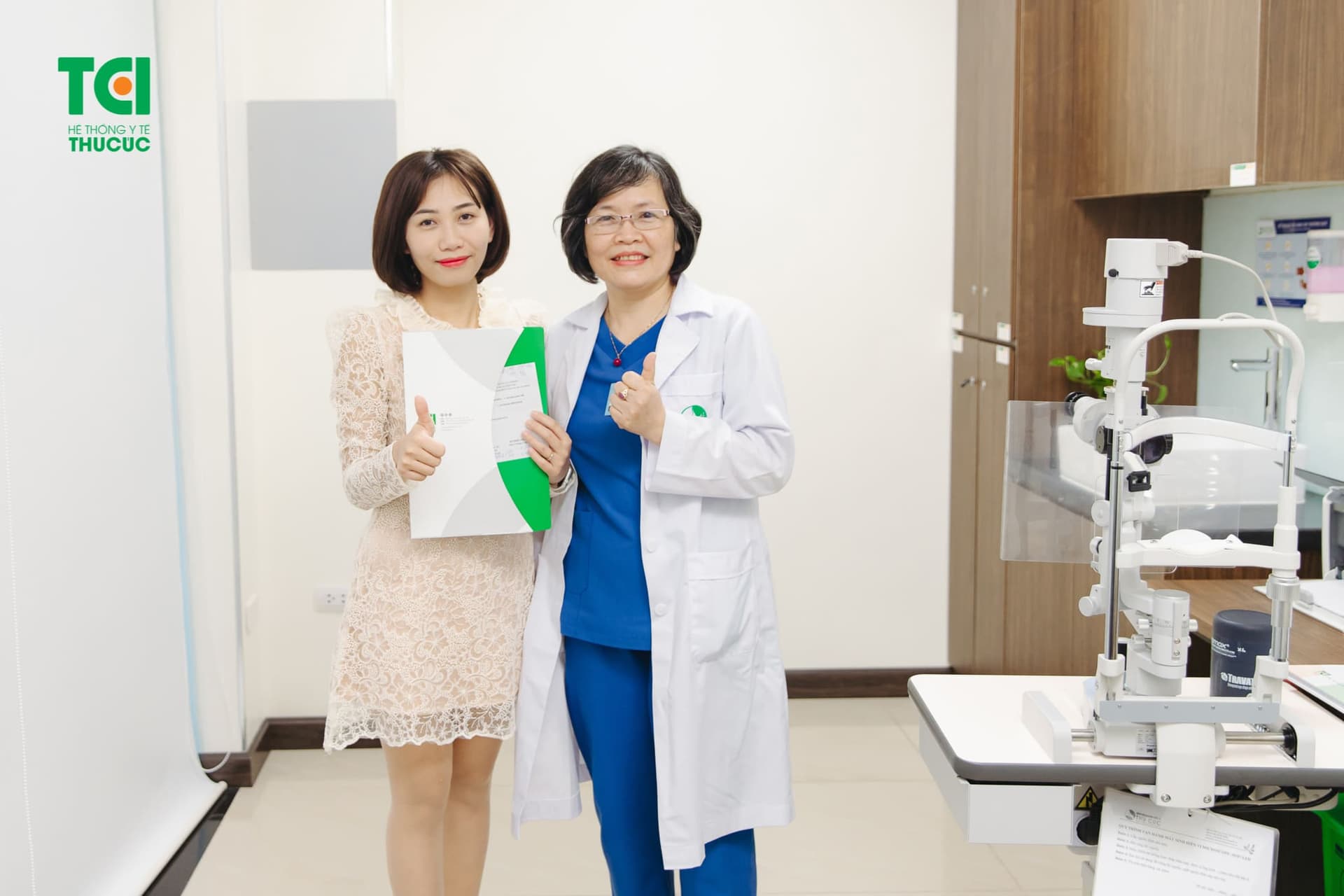 bị tật khúc xạ