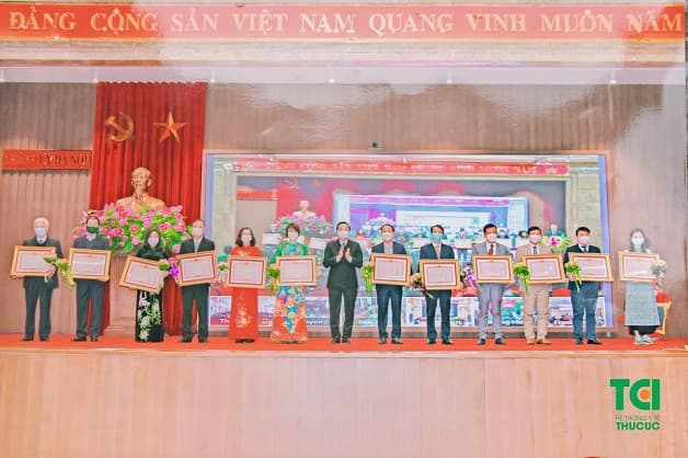 Khoa Khám bệnh - Thu Cúc TCI nhận bằng khen của Thủ Tướng Chính phủ vì thành tích xuất sắc trong phòng chống dịch Covid-19