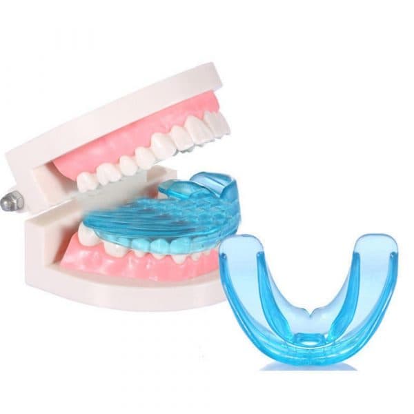 Hàm silicon có thể tháo lắp linh hoạt nên vệ sinh răng miệng dễ dàng