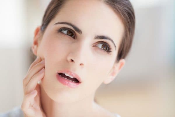 Biểu hiện sưng đau xuất hiện sau khoảng từ 1-3 ngày sau phẫu thuật hàm