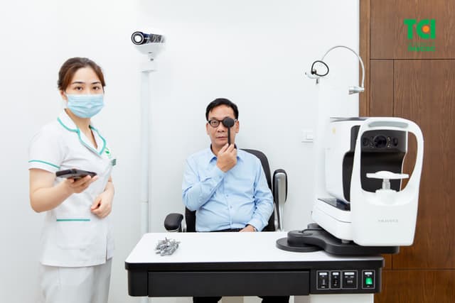 NSƯT Đức Khuê khám sức khỏe tổng quát tại Thu Cúc TCI