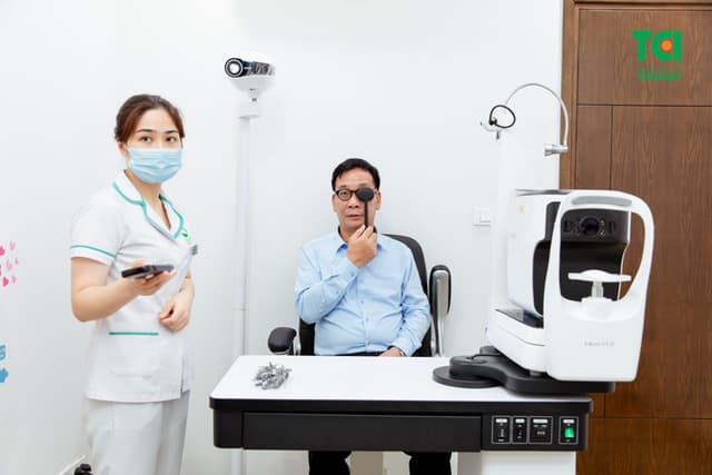 NSƯT Đức Khuê khám sức khỏe tổng quát tại Thu Cúc TCI