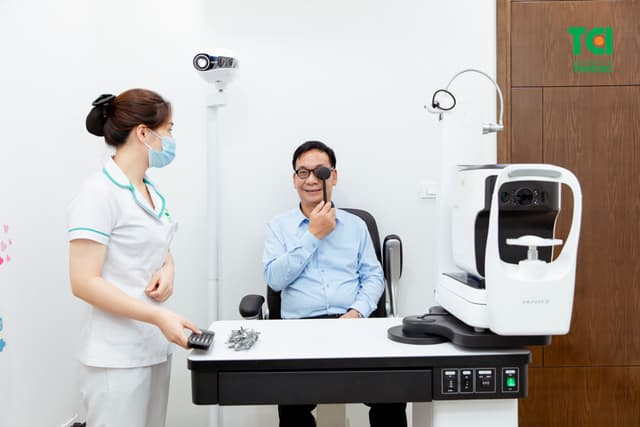 NSƯT Đức Khuê khám sức khỏe tổng quát tại Thu Cúc TCI