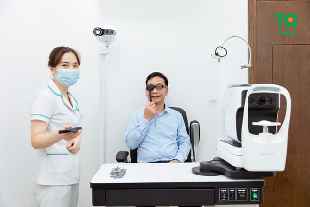 NSƯT Đức Khuê khám sức khỏe tổng quát tại Thu Cúc TCI