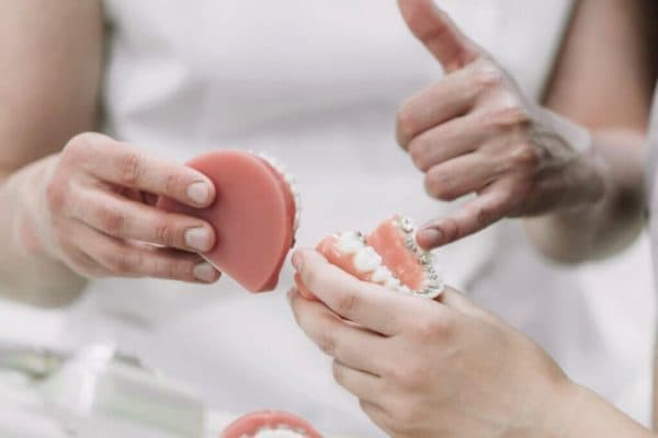 Chi phí niềng răng khấp khểnh chênh lệch khá lớn tại các cơ sở nha khoa do chịu ảnh hưởng của nhiều yếu tố