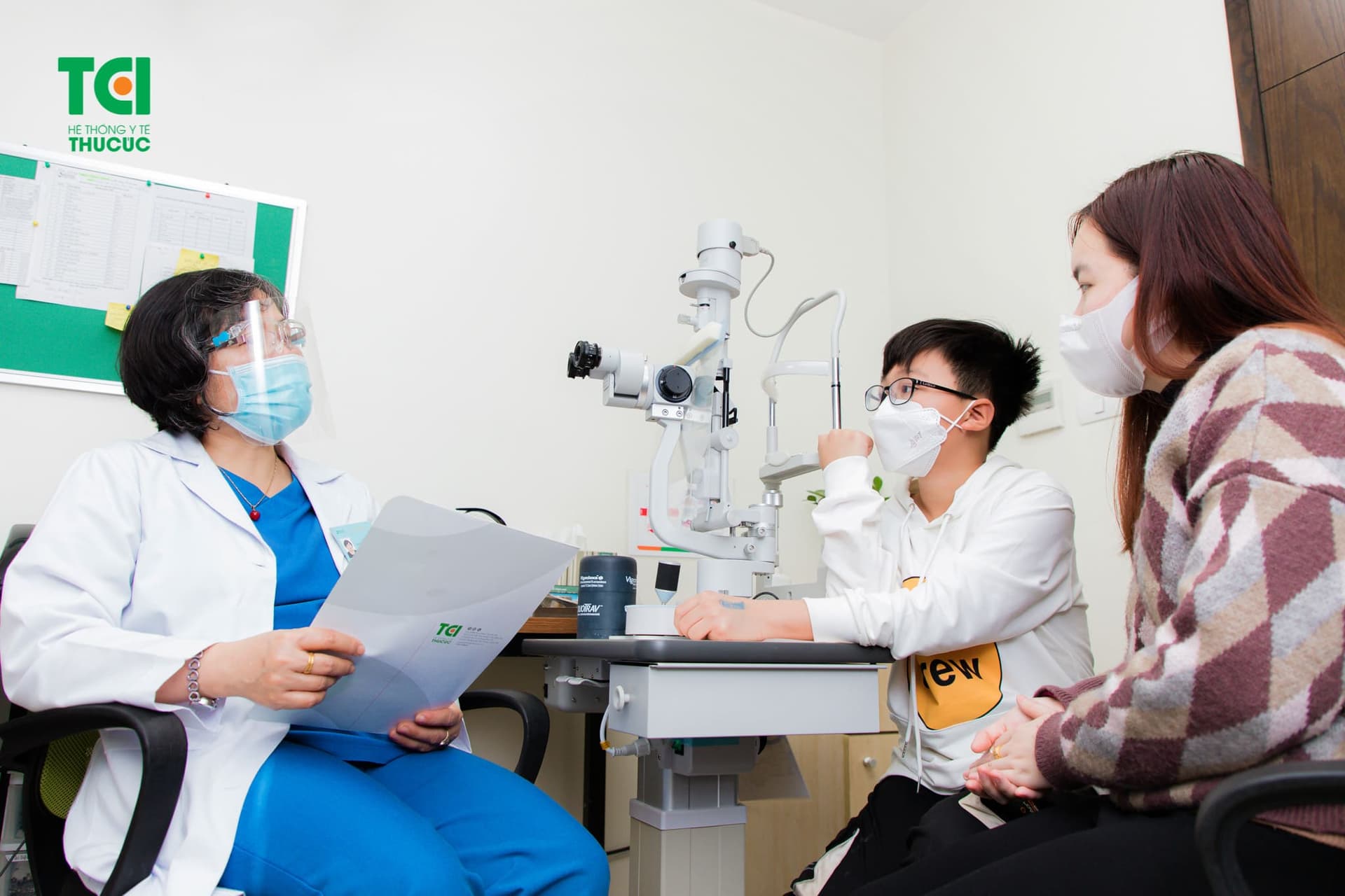 chữa tật khúc xạ