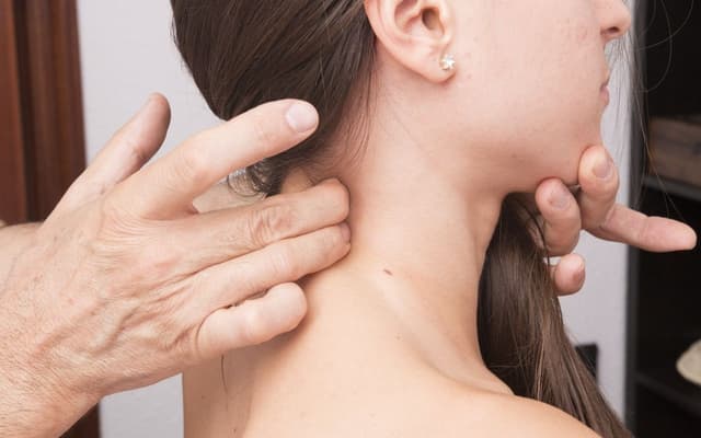 Phương pháp điều trị thoái hoá cột sống cổ hiệu quả