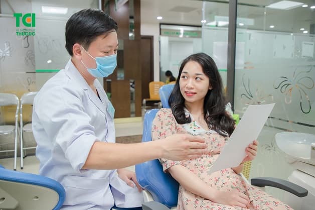 Khách hàng có thể yên tâm với quy trình nhổ răng an toàn, hiệu quả được thực hiện bởi đội ngũ bác sĩ Răng Hàm Mặt đầu ngành