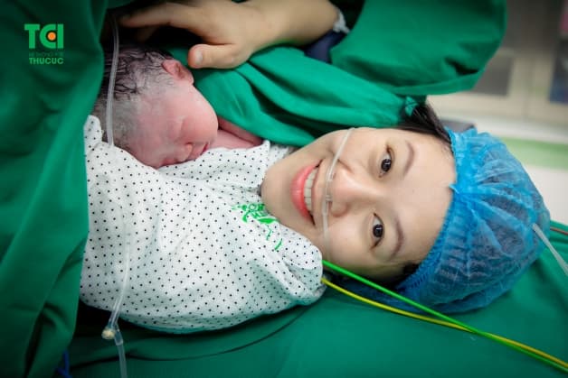 sau đẻ mổ mẹ nên lưu ý ăn uống đầy đủ chất