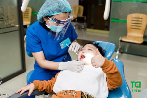 trẻ em bị hôi miệng