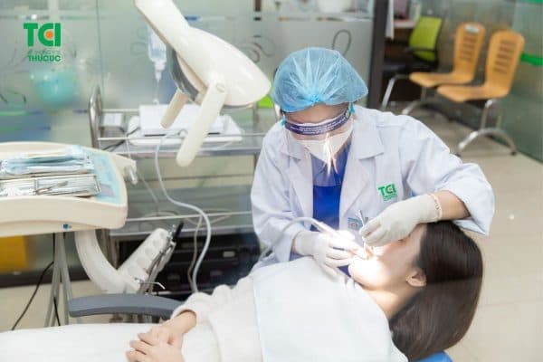 trồng 1 cái răng 