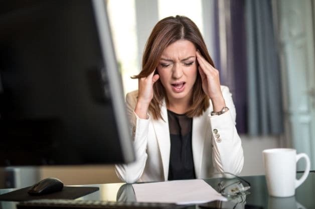 Mất ngủ ở người trung niên do áp lực từ công việc, cuộc sống