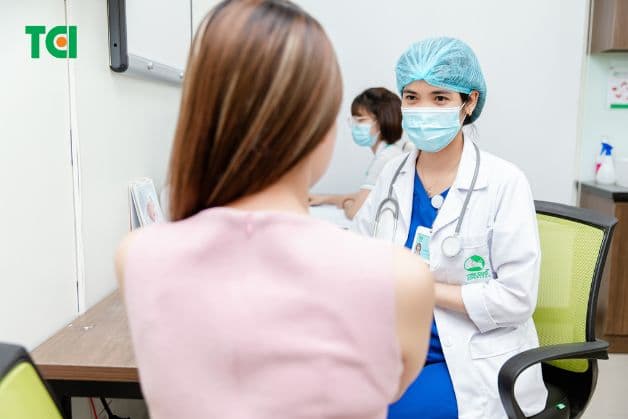 khi phát hiện các dấu hiệu của bệnh, bạn cần tới ngay để sớm can thiệp bệnh herpes ở môi