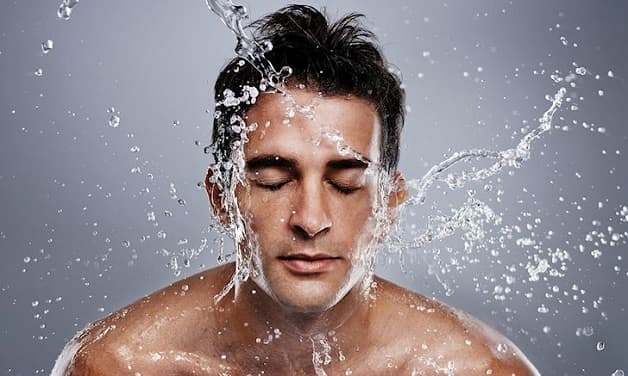 không nên rửa mặt khi bị mất ngủ đêm