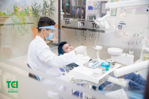 Quy trình điều trị cười hở lợi được tại Hệ thống Y tế Thu Cúc được thực hiện bởi bác sĩ chuyên môn cao