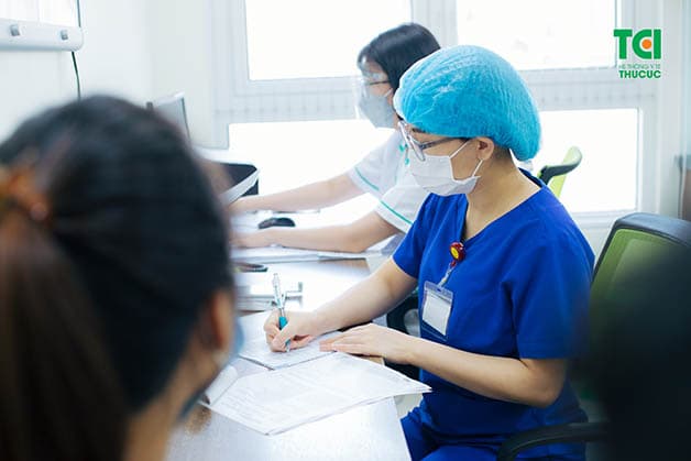 Chị em nên chuẩn bị một số giấy tờ bệnh án để bác sĩ có thể tư vấn, hỗ trợ tốt hơn