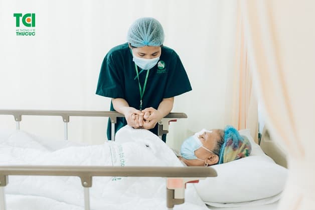 Tốt hơn hết, bạn nên có chế độ dinh dưỡng phù hợp để có thể hồi phục tốt nhất sau mổ đọc thủy tinh thể