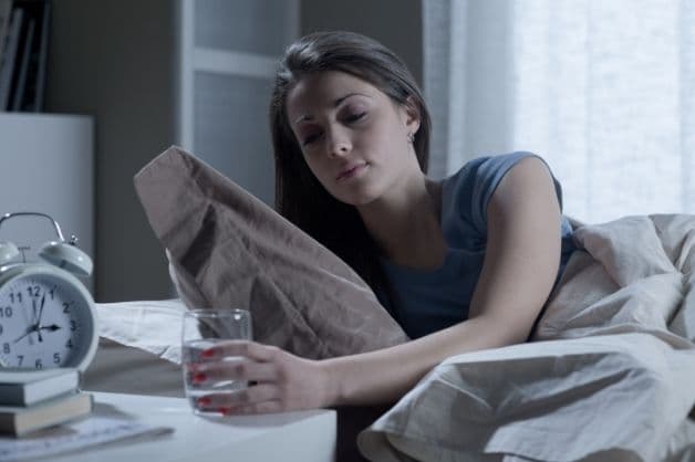 Phụ nữ mất ngủ do ảnh hưởng từ các bệnh lý liên quan đến giấc ngủ