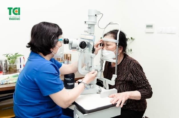 Tốt hơn hết, bạn nên đi thăm khám với bác sĩ chuyên khoa để sớm có biện pháp khắc phục kịp thời 