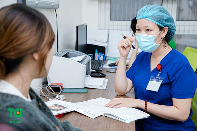 Chị em cần thăm khám để biết chính xác tình trạng rong kinh của bản thân