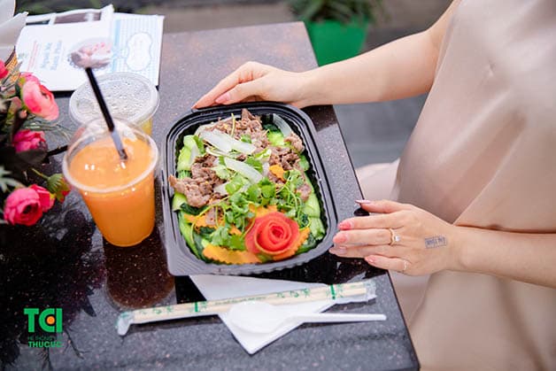 Rong kinh nên ăn gì? Rau xanh, trái cây là những thực phẩm giúp kích thích quá trình phục hồi của cơ thể