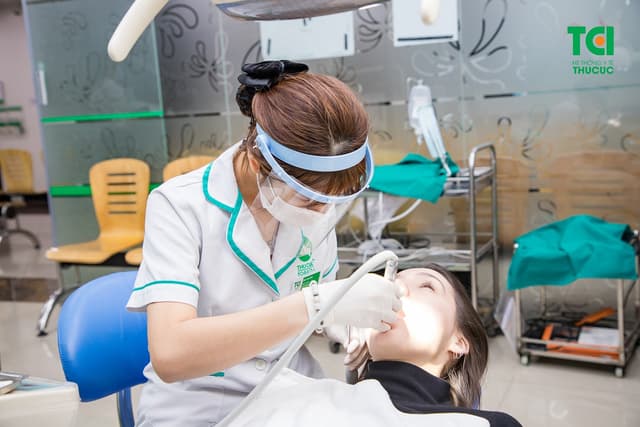 Sâu răng cửa phải xử trí như thế nào? 