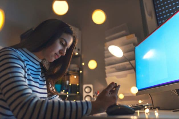 Thói quen sinh hoạt không lành mạnh gây ra hiện tượng mất ngủ về đêm