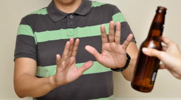 Người bệnh cần tránh xa các loại đồ uống có cồn