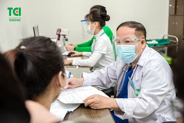 Khám và kiểm tra sức khỏe phụ khoa định kỳ giúp phát hiện sớm nguyên nhân, có cách trị rong kinh phù hợp