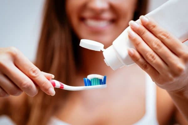 Đánh răng lúc nào tốt nhất, đạt hiệu quả vệ sinh răng miệng tối ưu nhất theo các bác sĩ nha khoa là sau khi thức dậy, trước khi đi ngủ, sau khi ăn khoảng 30 phút