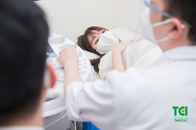 Thăm khám, kiểm tra sức khỏe phụ khoa định kỳ để được biết chính xác tình trạng rong kinh của bản thân