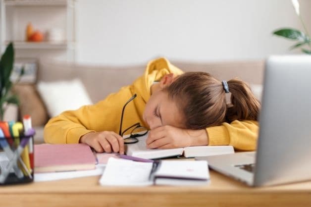 Chứng mất ngủ ở tuổi dậy thì biểu hiện ra sao?