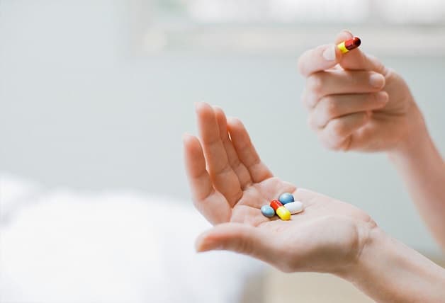 Việc điều trị bằng thuốc cần đảm bảo tuân thủ đúng chỉ định của bác sĩ