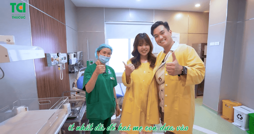 Theo chân diễn viên Anh Tuấn khám thai tuần 22 cùng vợ yêu