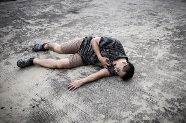 Gọi trợ giúp và cấp cứu y tế để sơ cứu bệnh nhân tai biến mạch máu não