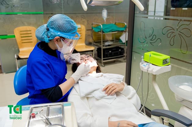 Bị viêm lợi có nên lấy cao răng không? Câu trả lời là bạn hoàn toàn có thể lấy cao răng bình thường khi bị viêm lợi