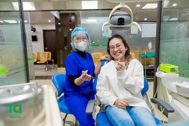 Đừng quên thăm khám sức khỏe răng miệng định kỳ với bác sĩ chuyên khoa bạn nhé