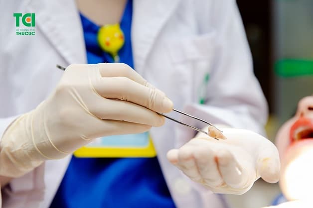 Đội ngũ bác sĩ là một trong những tiêu chí quan trọng giúp bạn lựa chọn địa chỉ nhổ răng khôn uy tín