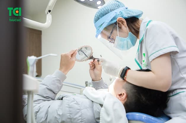 Vệ sinh răng miệng sạch sẽ là 1 bước quan trọng không thể thiếu trong quy trình trám răng bằng composite