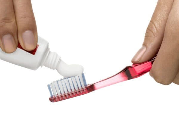 Chăm sóc răng miệng đúng cách giúp hỗ trợ điều trị sâu răng hiệu quả