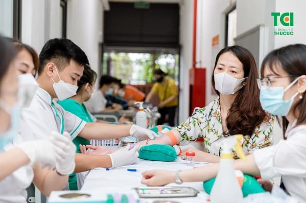 hệ thống giáo dục Alpha khám sức khỏe