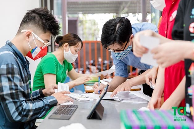 hệ thống giáo dục Alpha khám sức khỏe