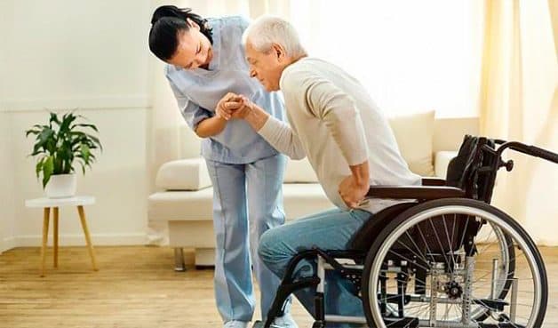 Biến chứng nhồi máu não thường gặp là: Liệt nửa người, rối loạn ngôn ngữ, suy giảm nhận thức, mờ mắt,...