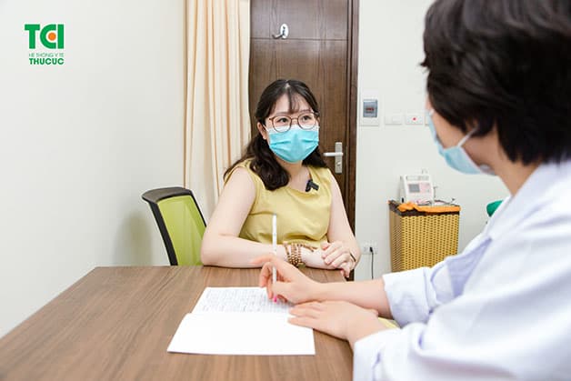 Vệ sinh vùng kín là bước quan trọng mà chị em cần chú ý khi bị viêm nhiễm phụ khoa