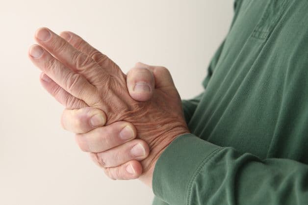 Cơ thể mệt mỏi, tê cứng cảnh báo đột quỵ trong khi ngủ