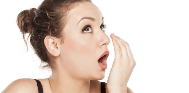 Tìm hiểu cao răng có làm hôi miệng không?