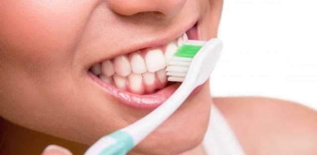 Chăm sóc răng sau khi trồng implant đúng cách