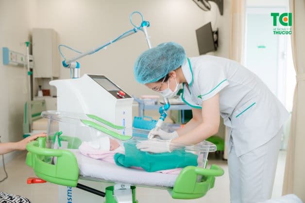 Chiếu Plasma cuống rốn cho bé được thực hiện tại Thu Cúc TCI