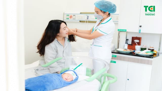 Chăm sóc sản phụ sau mổ đẻ cần lưu ý những gì?